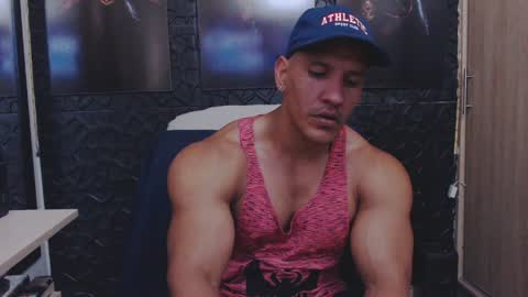 Snapshot of viktorherrera chatting on May 16, 5:34 pm Viktor Herrera online show from May 16, 5:34 pm
