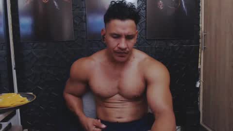 Snapshot of viktorherrera chatting on May 17, 2:13 pm Viktor Herrera online show from May 17, 2:13 pm