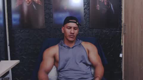 Snapshot of viktorherrera chatting on May 19, 3:07 pm Viktor Herrera online show from May 19, 3:07 pm