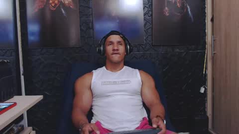 Snapshot of viktorherrera chatting on May 22, 3:39 pm Viktor Herrera online show from May 22, 3:39 pm