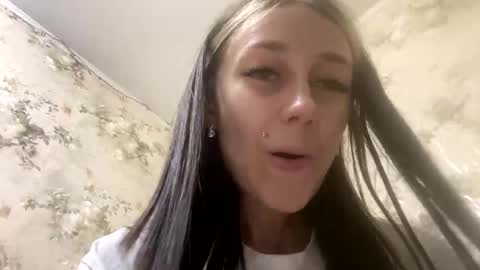 Snapshot of viktoria9898 chatting on May 10, 2:06 am Sweett online show from May 10, 2:06 am