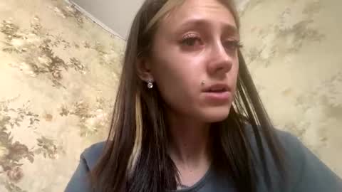 Snapshot of viktoria9898 chatting on May 23, 2:50 am Sweett online show from May 23, 2:50 am