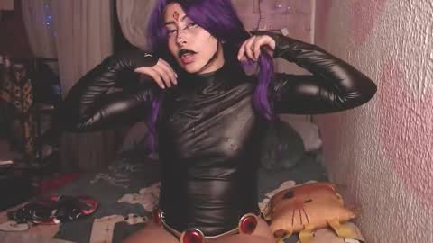 Snapshot of viktoria_heart chatting on October 31, 11:28 pm viktoria_heart online show from October 31, 11:28 pm