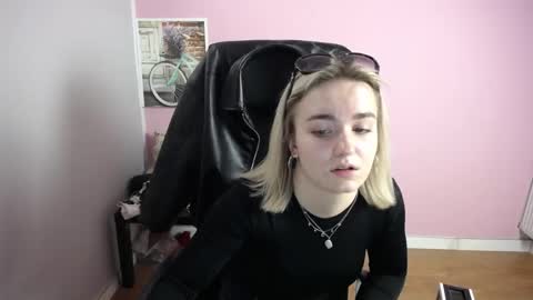 viktoria_lovely online show from April 29, 11:03 am