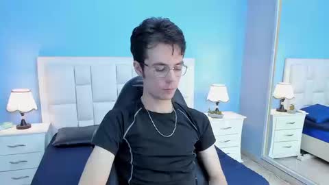 Snapshot of viktornoir chatting on September 12, 10:43 pm viktornoir online show from September 12, 10:43 pm