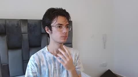 Snapshot of viktornoir chatting on October 19, 1:45 pm viktornoir online show from October 19, 1:45 pm