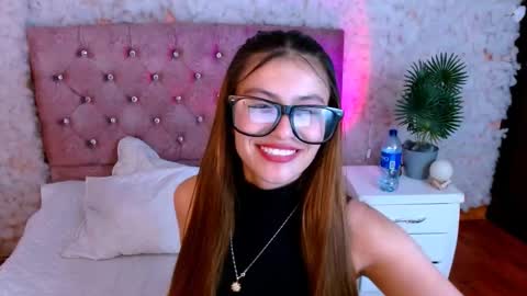 viky_evanss online show from February 5, 6:12 pm