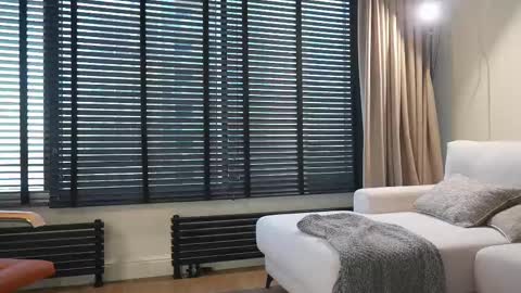 Snapshot of villanelle_l chatting on February 18, 11:33 am Lana online show from February 18, 11:33 am