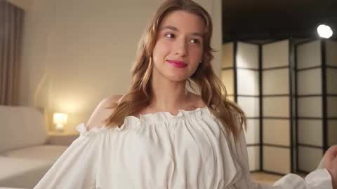 Snapshot of villanelle_l chatting on October 14, 11:55 am Lana online show from October 14, 11:55 am