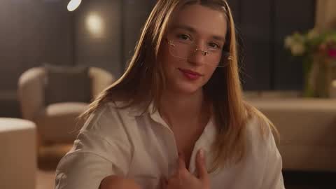 Snapshot of villanelle_l chatting on November 7, 12:16 pm Lana online show from November 7, 12:16 pm