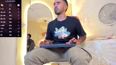 Snapshot of vince_colin chatting on November 30, 6:17 am VINCE online show from November 30, 6:17 am