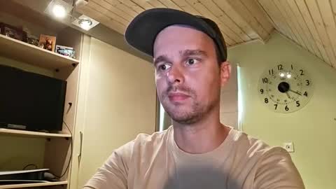 Snapshot of vincentbb1 chatting on October 2, 3:19 pm Vincent online show from October 2, 3:19 pm