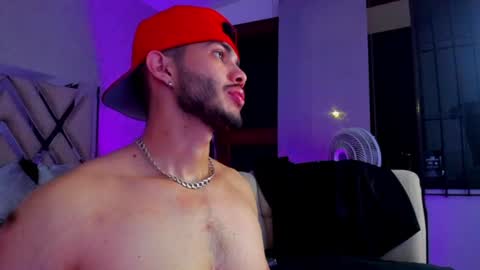 Snapshot of vincentblack_ chatting on June 28, 3:23 am Vincent online show from June 28, 3:23 am