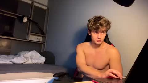 Snapshot of vincentprice69 chatting on November 16, 11:05 am vincentprice69 online show from November 16, 11:05 am