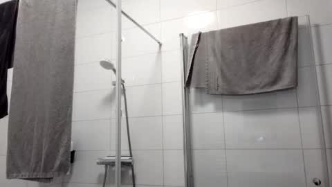 Snapshot of vinceplayer1992 chatting on November 27, 12:29 pm Loved online show from November 27, 12:29 pm