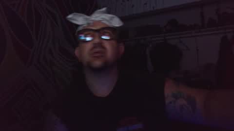 Snapshot of vineatspussnluvsit chatting on October 17, 6:49 am onlyhaveeyes4u online show from October 17, 6:49 am