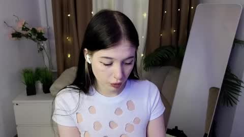 Snapshot of vinessa_coy chatting on April 23, 1:35 pm Vinessa online show from April 23, 1:35 pm