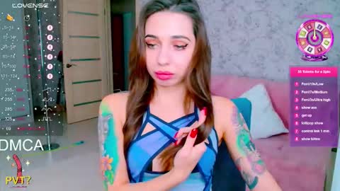 Vinkiepinkie online show from October 12, 4:50 pm