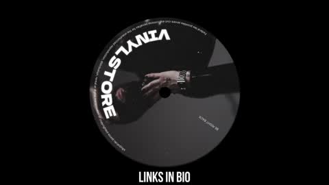 Snapshot of vinylstore chatting on January 7, 9:57 pm Diva Silvia online show from January 7, 9:57 pm