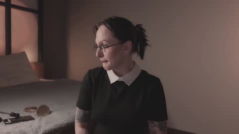 Snapshot of vinylstore chatting on January 19, 7:15 pm Diva Silvia online show from January 19, 7:15 pm