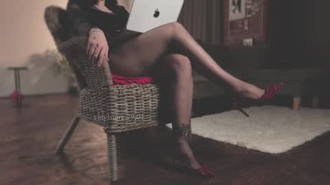 Snapshot of vinylstore chatting on January 29, 2:21 pm Diva Silvia online show from January 29, 2:21 pm