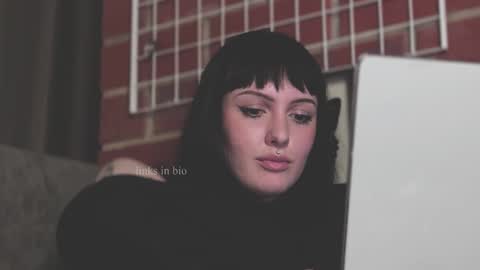 Snapshot of vinylstore chatting on January 31, 5:21 pm Diva Silvia online show from January 31, 5:21 pm