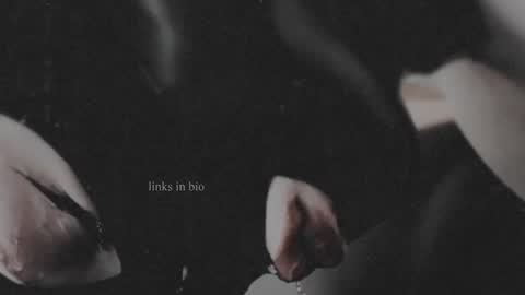 Snapshot of vinylstore chatting on February 1, 11:21 am Diva Silvia online show from February 1, 11:21 am