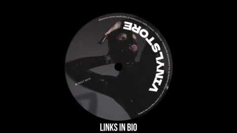 Snapshot of vinylstore chatting on February 9, 4:14 am Diva Silvia online show from February 9, 4:14 am