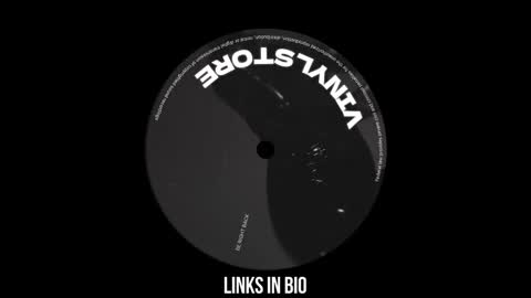 Snapshot of vinylstore chatting on February 12, 5:05 am Diva Silvia online show from February 12, 5:05 am