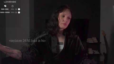 Snapshot of vinylstore chatting on February 24, 5:09 pm Diva Silvia online show from February 24, 5:09 pm