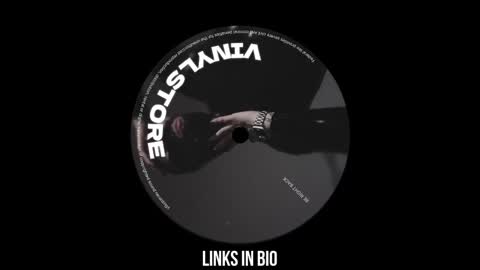 Snapshot of vinylstore chatting on March 1, 11:17 am Diva Silvia online show from March 1, 11:17 am