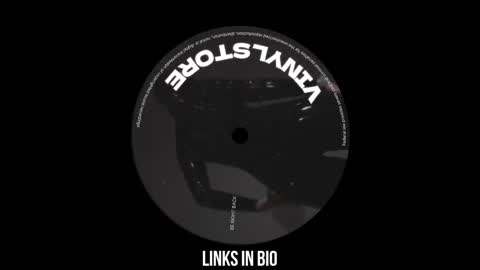 Snapshot of vinylstore chatting on March 3, 10:06 am Diva Silvia online show from March 3, 10:06 am