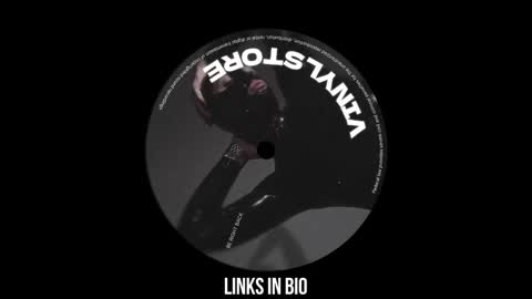 Snapshot of vinylstore chatting on March 7, 11:07 am Diva Silvia online show from March 7, 11:07 am