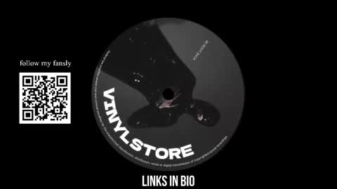 Snapshot of vinylstore chatting on March 12, 11:09 am Diva Silvia online show from March 12, 11:09 am