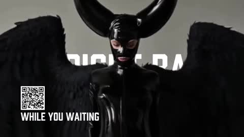 Snapshot of vinylstore chatting on October 17, 4:20 pm Diva Silvia online show from October 17, 4:20 pm