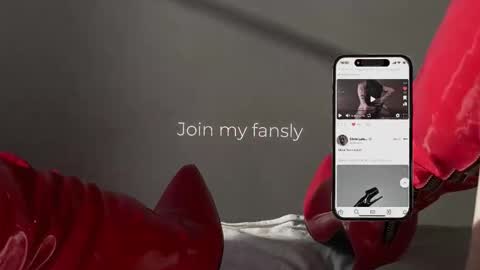 Snapshot of vinylstore chatting on November 12, 4:18 pm Diva Silvia online show from November 12, 4:18 pm