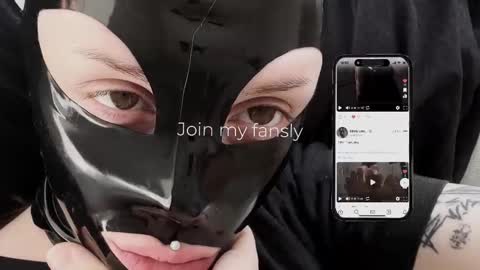 Snapshot of vinylstore chatting on November 19, 4:18 pm Diva Silvia online show from November 19, 4:18 pm