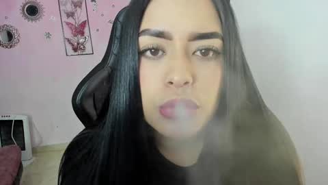 Snapshot of vio_let_ chatting on November 4, 3:27 am Daniela online show from November 4, 3:27 am