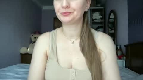 Snapshot of viola_1 chatting on July 1, 3:19 am Funny girl online show from July 1, 3:19 am
