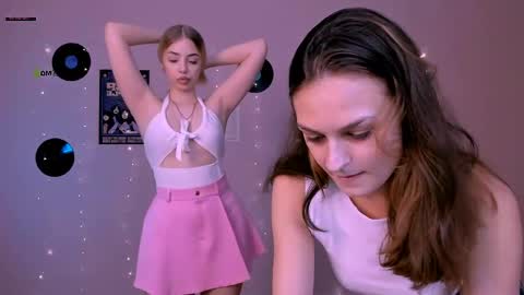 viola_sweet_ online show from May 20, 9:26 am