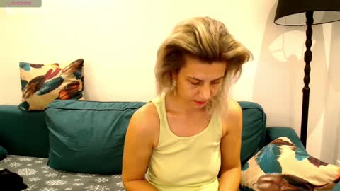 Snapshot of violafoxy chatting on January 13, 5:33 pm viola online show from January 13, 5:33 pm