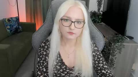 violamore online show from May 1, 5:28 pm
