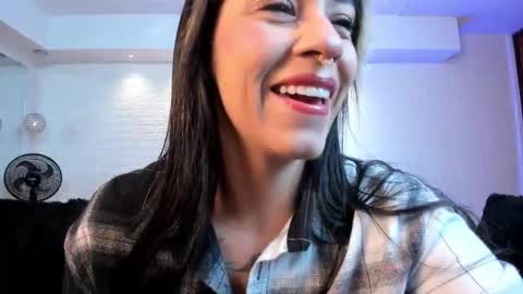 Snapshot of violeet_scott chatting on October 29, 10:50 am Violett Everyday From 0530 to 1430 Col Time online show from October 29, 10:50 am