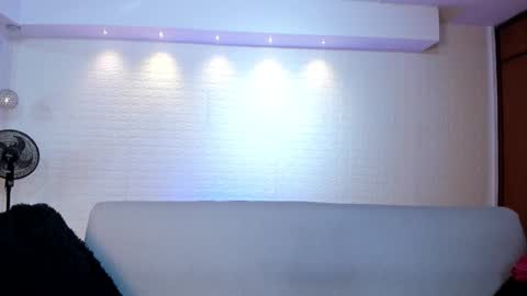 Snapshot of violeet_scott chatting on December 15, 10:41 am Violett Everyday From 0530 to 1430 Col Time online show from December 15, 10:41 am