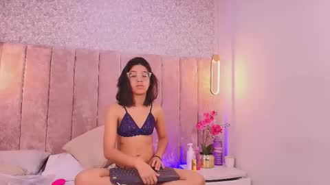 Violeta online show from December 1, 12:10 pm