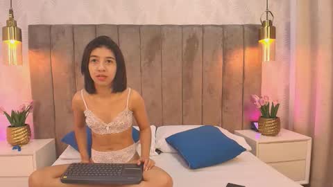 Violeta online show from December 15, 1:04 pm