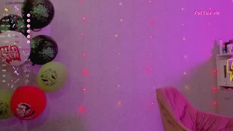 violet____h online show from December 6, 8:40 pm