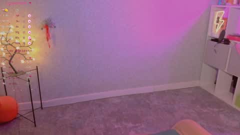 violet____h online show from February 9, 7:09 pm