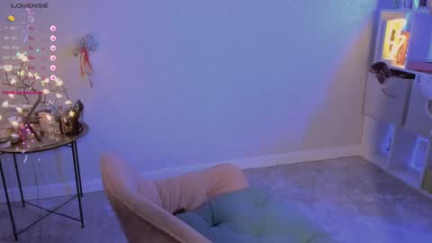 violet____h online show from March 7, 8:11 pm