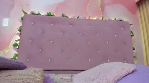 violet__taylor_ online show from July 2, 2:22 am